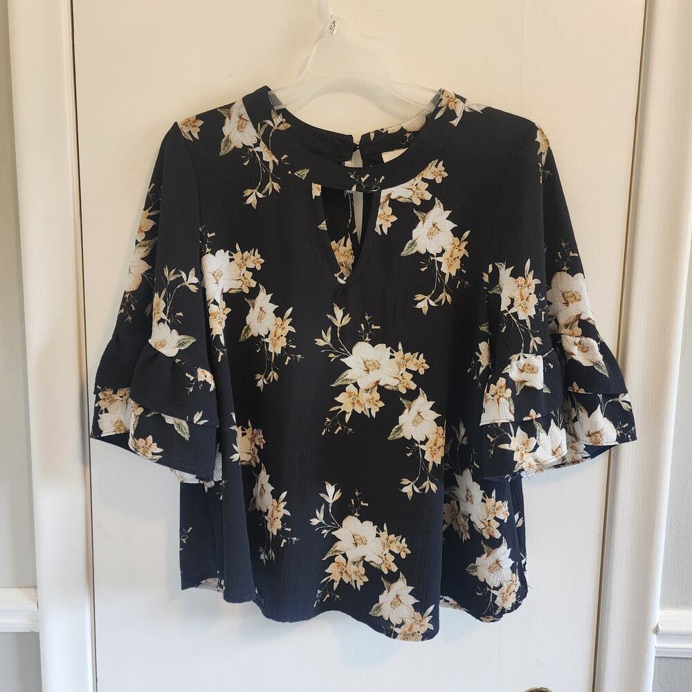 Urban Romantics Women's Medium Short Sleeve Top Black Floral Blouse Flutter Dark